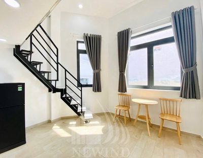 upper guard room - large window - counter signer across the middle