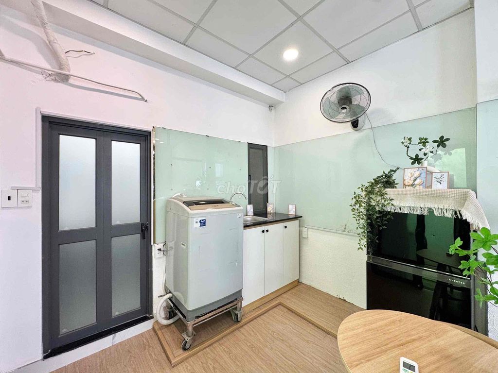 A full-on laundry lab right in the middle of the third district.