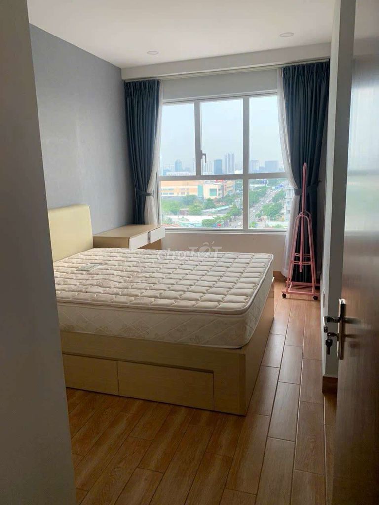 Rent apartment.