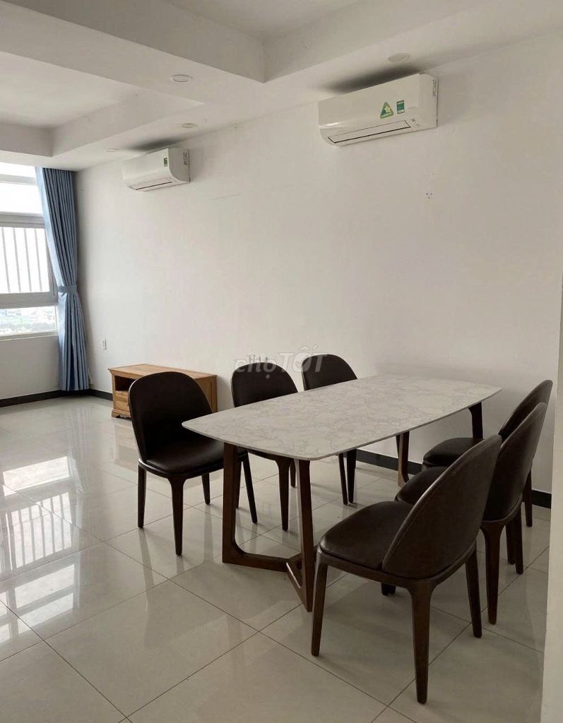 Rent the apartment Penthouse Cộng Hòa Plaza, 150 meters2, 4 bedrooms, 18 million a month.