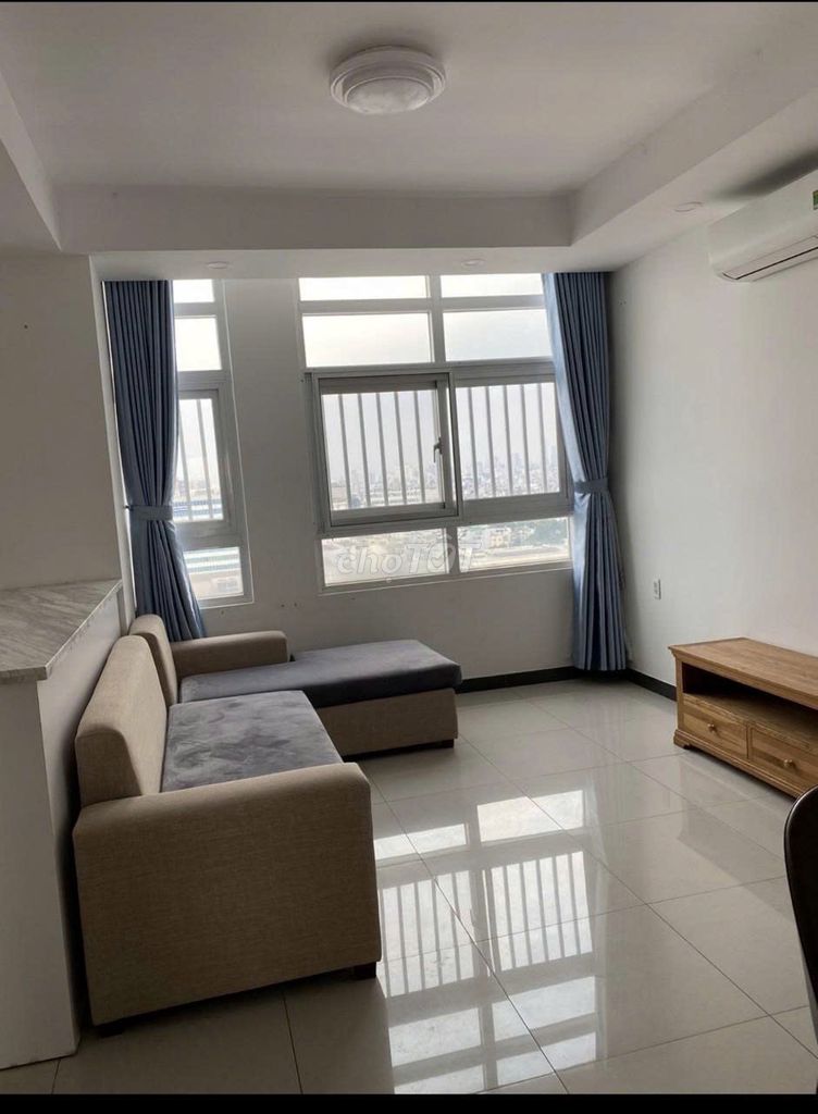 Rent the apartment Penthouse Cộng Hòa Plaza, 150 meters2, 4 bedrooms, 18 million a month.
