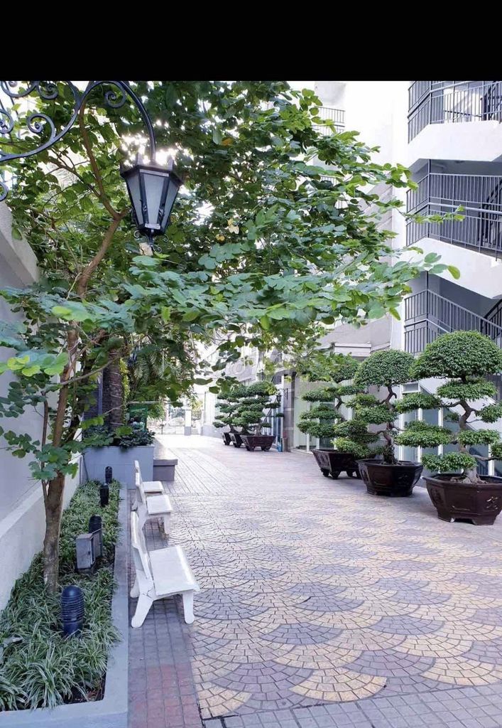 Rent the apartment Penthouse Cộng Hòa Plaza, 150 meters2, 4 bedrooms, 18 million a month.