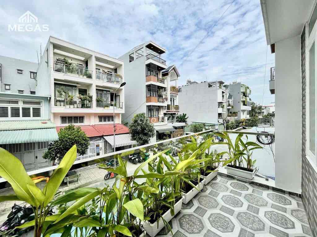 I'm going to have a full house back at Nguyễn Ảnh Thủ.