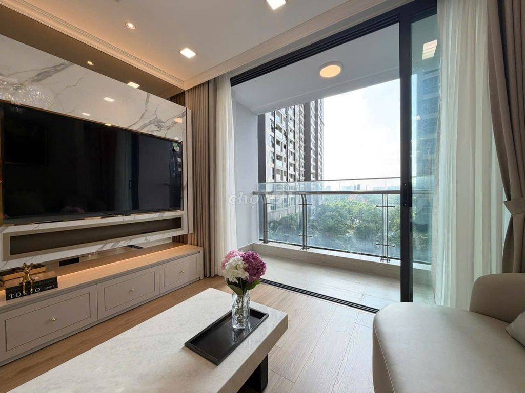 Rent a three-size super Vinhomes Central Park interior room.