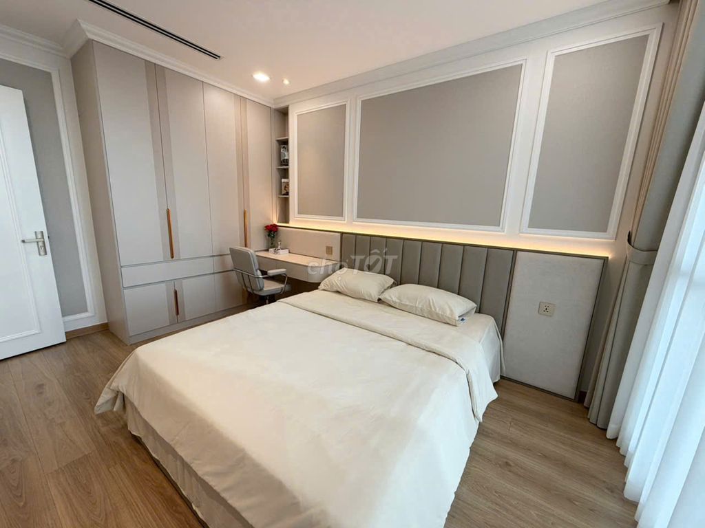 Rent a three-size super Vinhomes Central Park interior room.