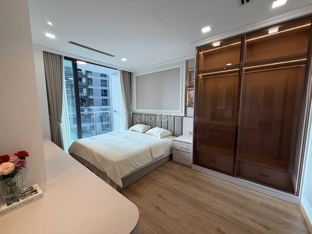 Rent a three-size super Vinhomes Central Park interior room.