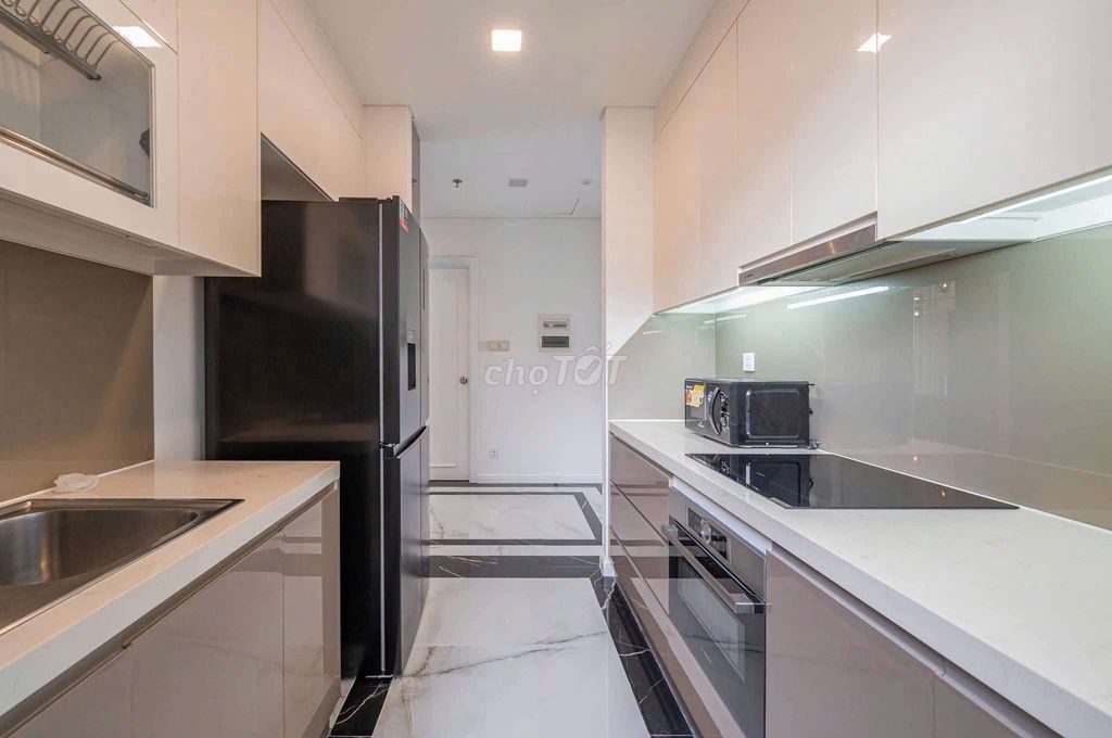 Vinhomes Central Park rents a nice 90m2 apartment.