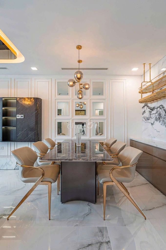 Vinhomes Central Park rents a nice 90m2 apartment.