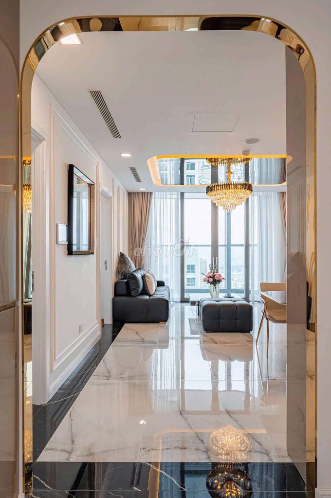 Vinhomes Central Park rents a nice 90m2 apartment.