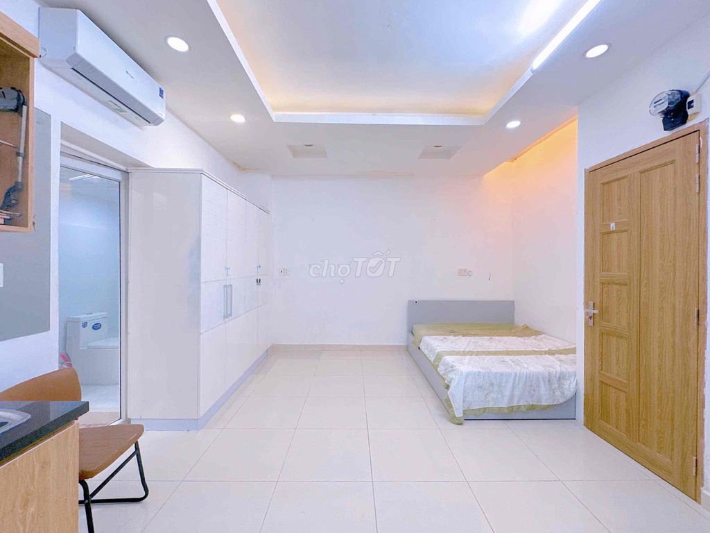 It's the owner who hired Studio Phan Đăng Lưu Private Washer next to the Market.