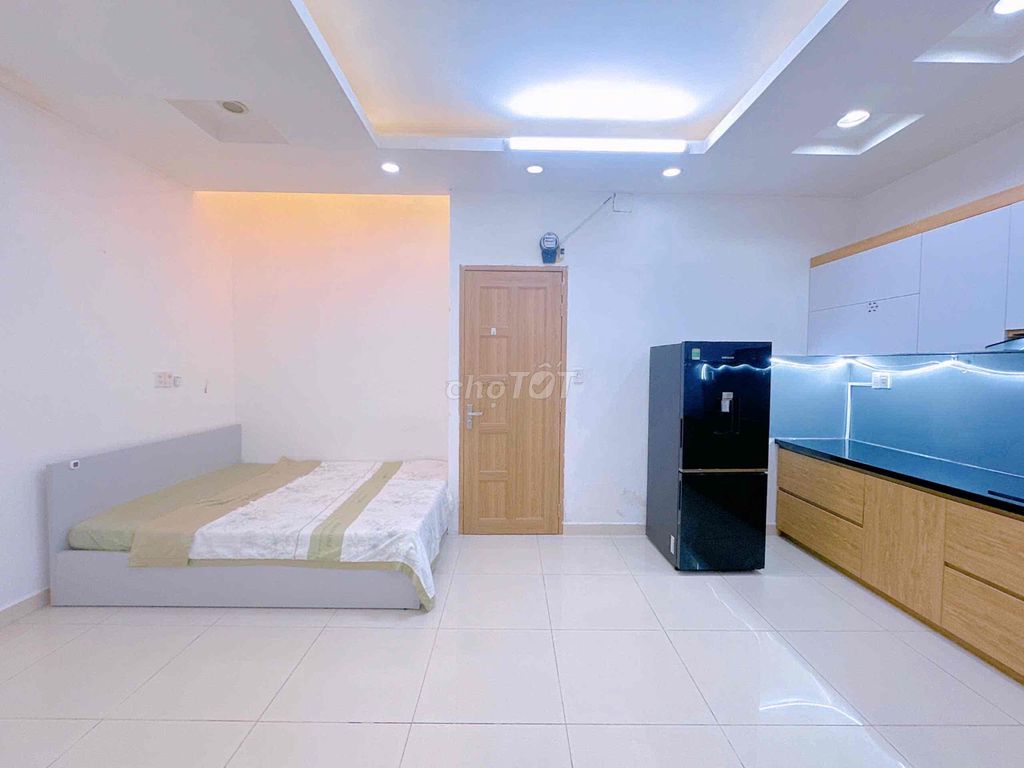 It's the owner who hired Studio Phan Đăng Lưu Private Washer next to the Market.