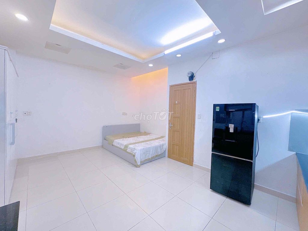 It's the owner who hired Studio Phan Đăng Lưu Private Washer next to the Market.