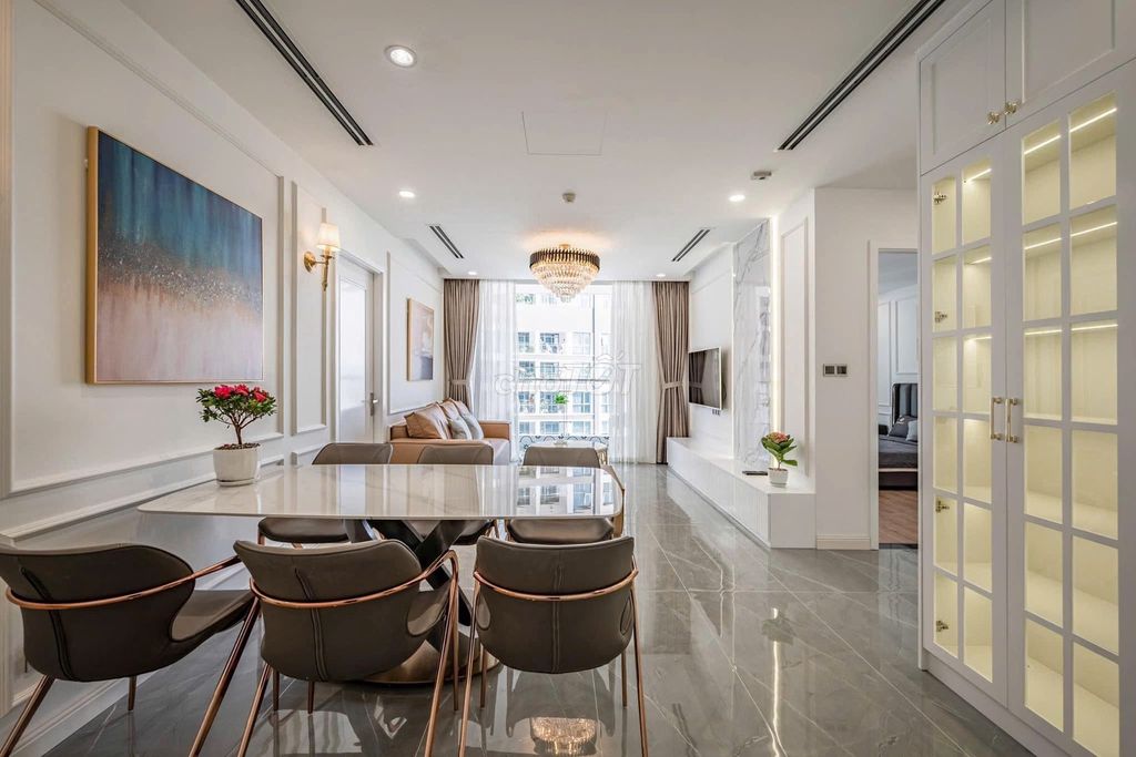 The Landmark 81 rents a super nice two-room apartment.