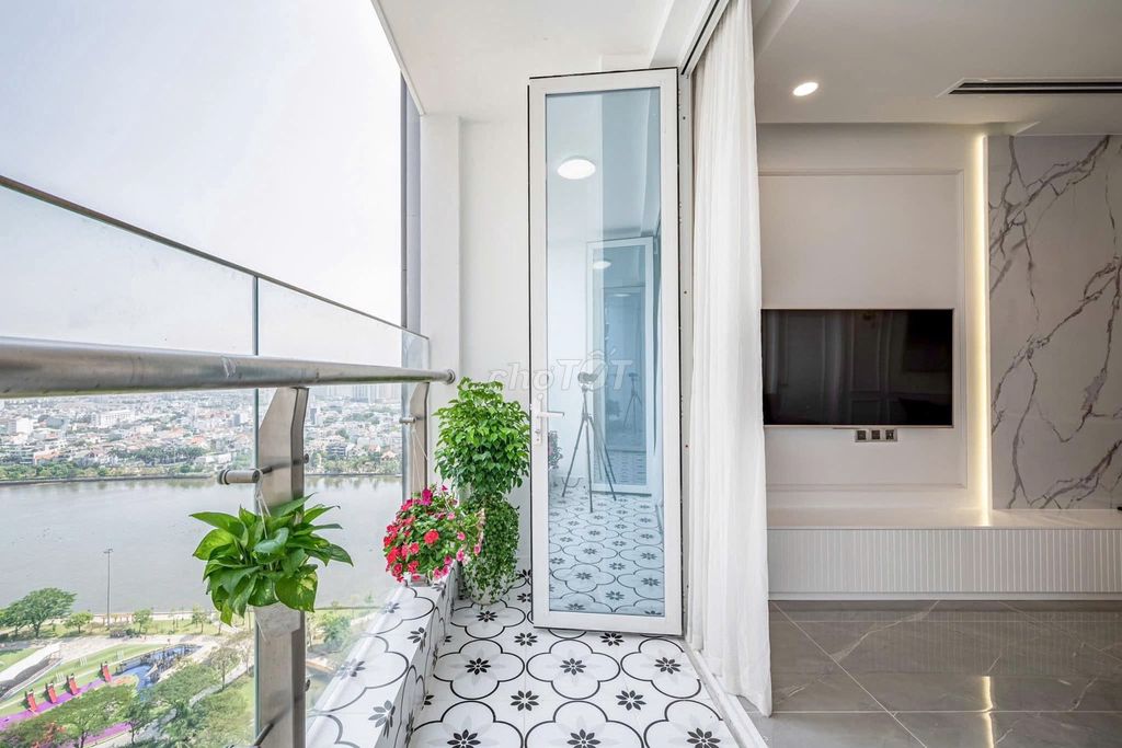The Landmark 81 rents a super nice two-room apartment.