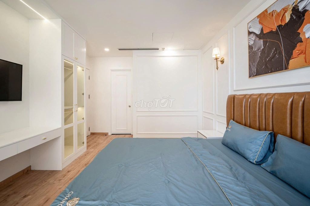 The Landmark 81 rents a super nice two-room apartment.