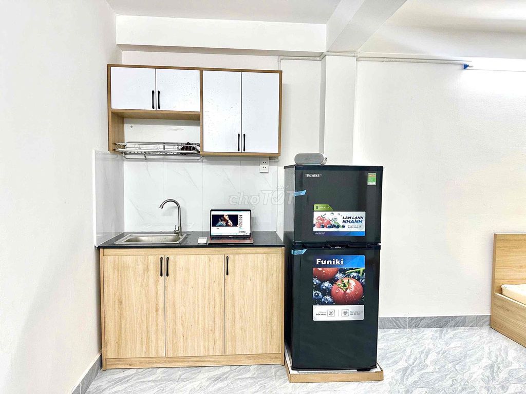 apartment 40 meters 2 right at Hồ Văn Huê. The elevator with the window at 6.