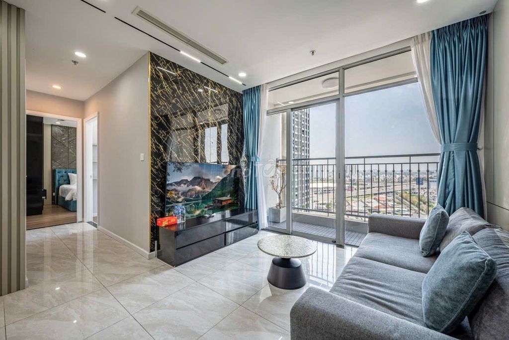 Rent a three-room fancy interior.