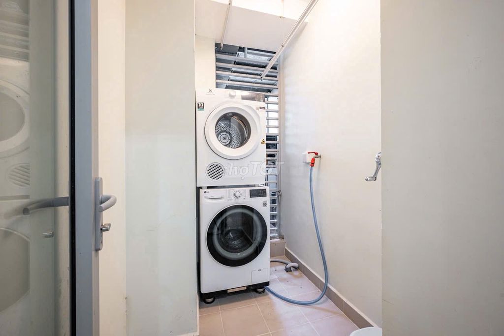 Rent a three-room fancy interior.