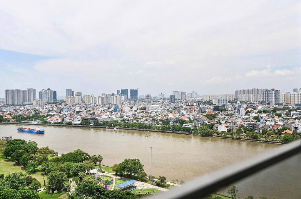 Rent apartment 83 meters 2 Vinhomes Golden River BaSon bedrooms