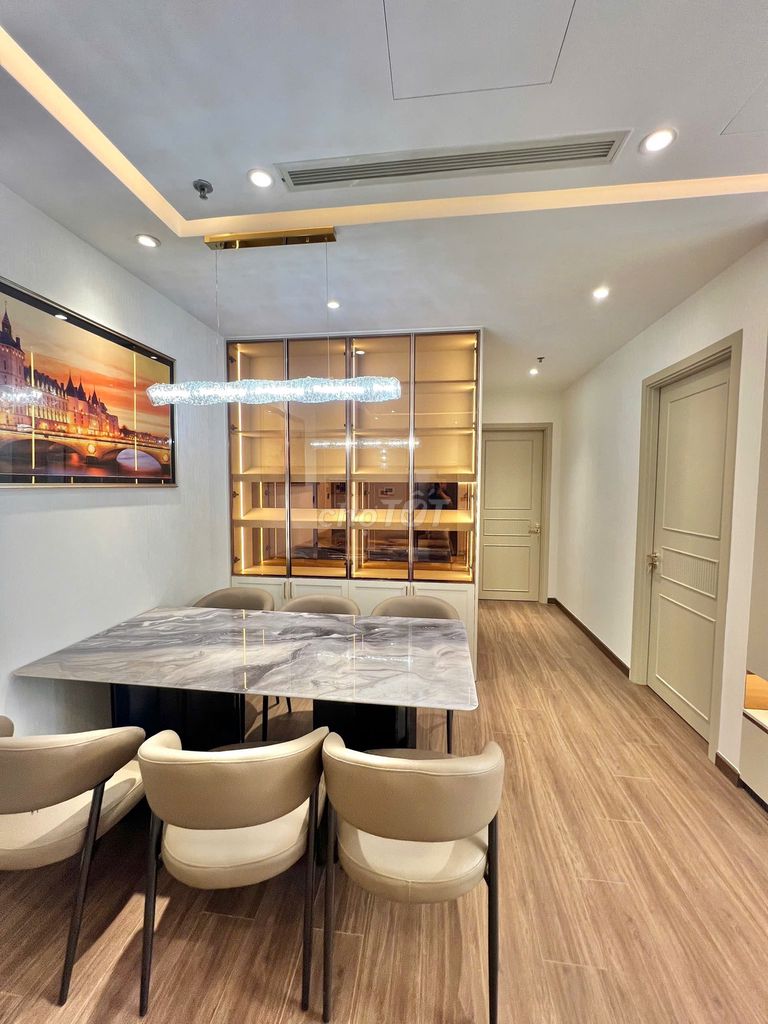 Rent the apartment. A high-end bedroom.