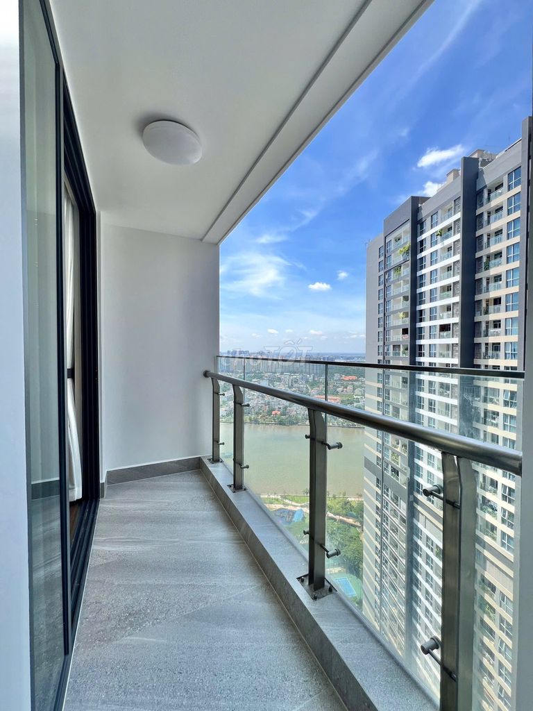 Rent the apartment. A high-end bedroom.