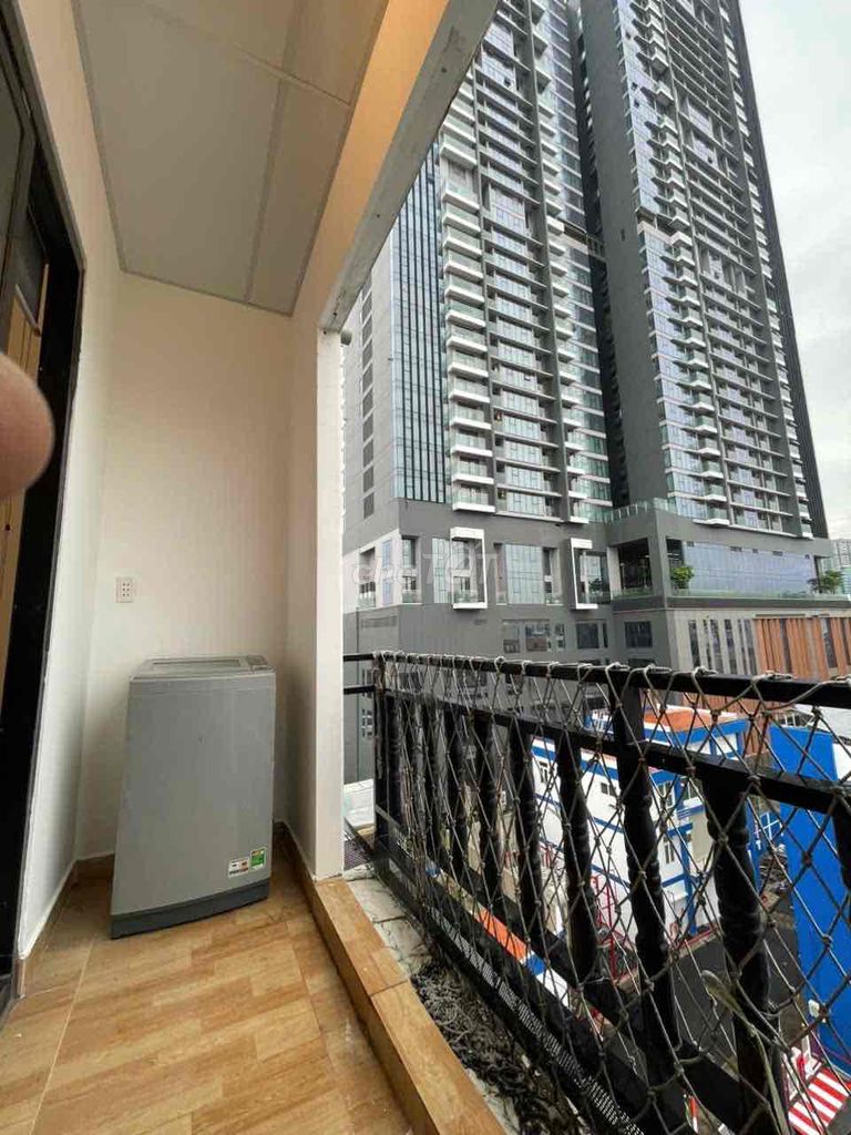 Room 1 full bedroom elevator elevator Nguyễn Trãi wide balcony