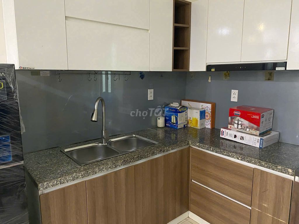 Rent the apartment for two bedrooms, two full-house toilets, 11 and a half million in Parora plaza.