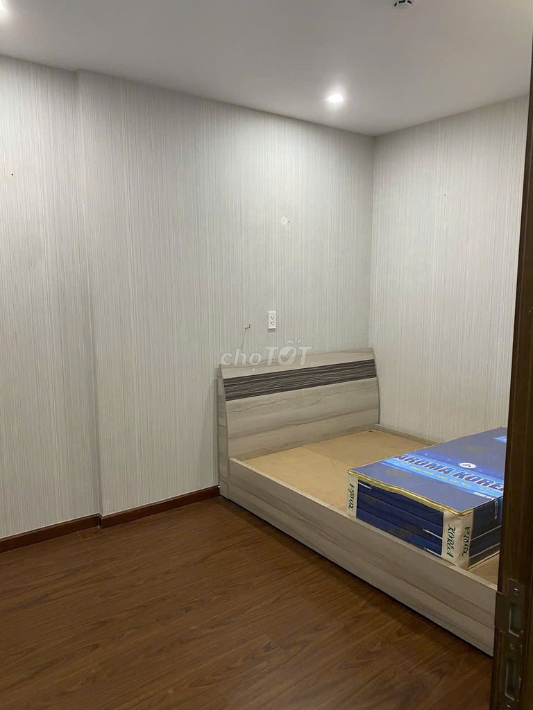 Rent the apartment for two bedrooms, two full-house toilets, 11 and a half million in Parora plaza.