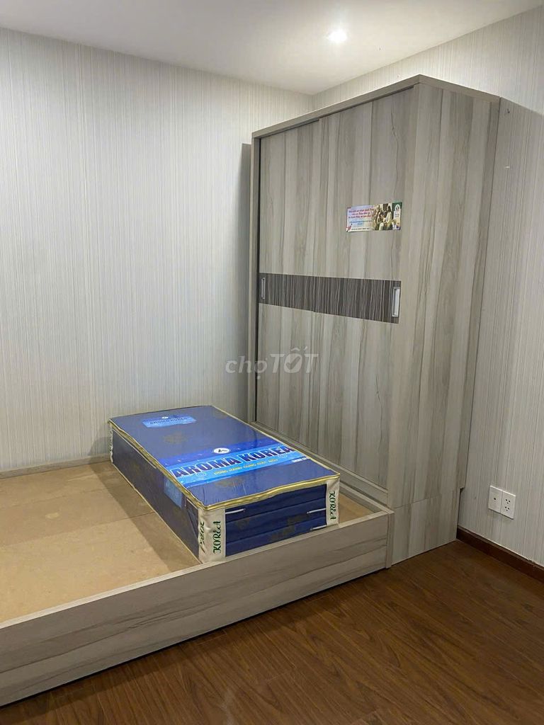 Rent the apartment for two bedrooms, two full-house toilets, 11 and a half million in Parora plaza.
