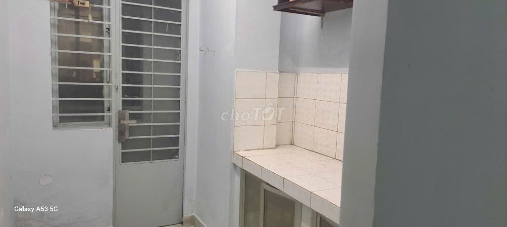 Bàu Cát 2 building needs to rent a two-room apartment, 55 m2 first floor in a row of 8 million.