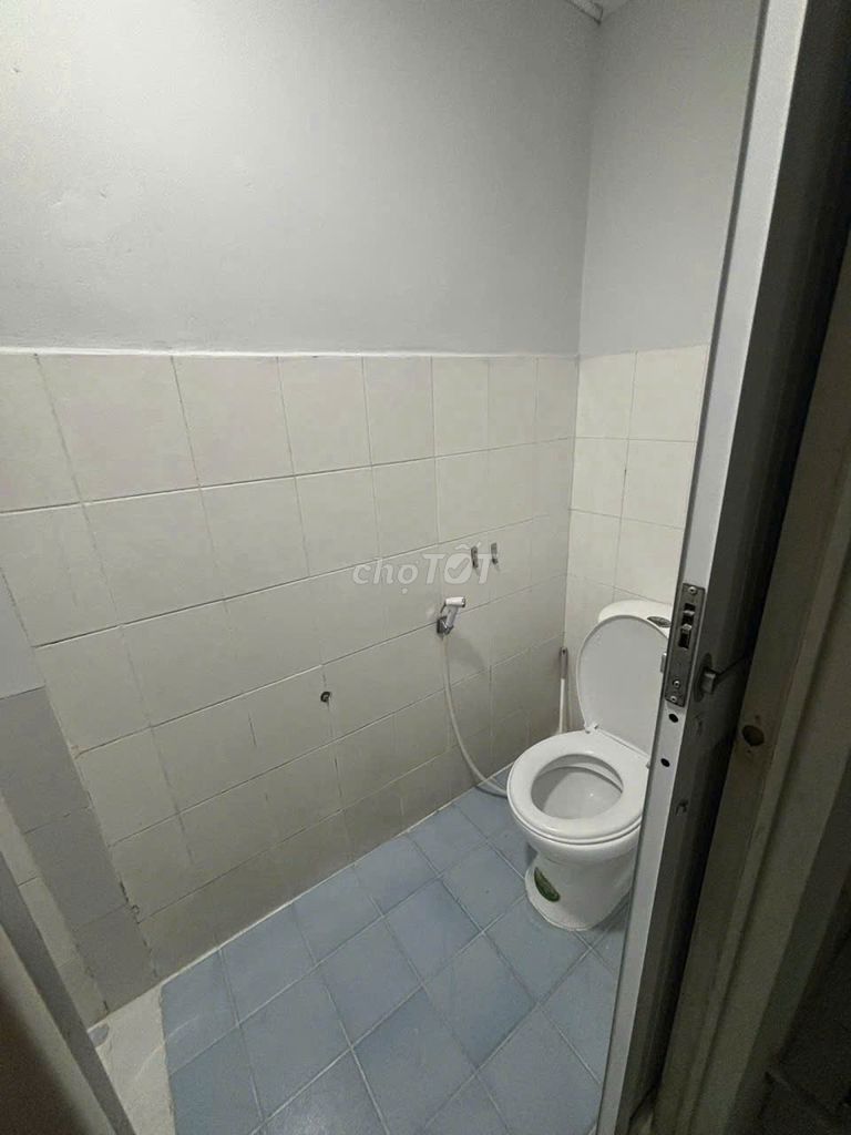 Bàu Cát 2 building needs to rent a two-room apartment, 55 m2 first floor in a row of 8 million.