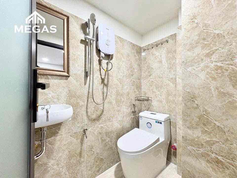 The bandic service apartment is 40 meters wide. It's sitting right on Lý Thường Kiệt.