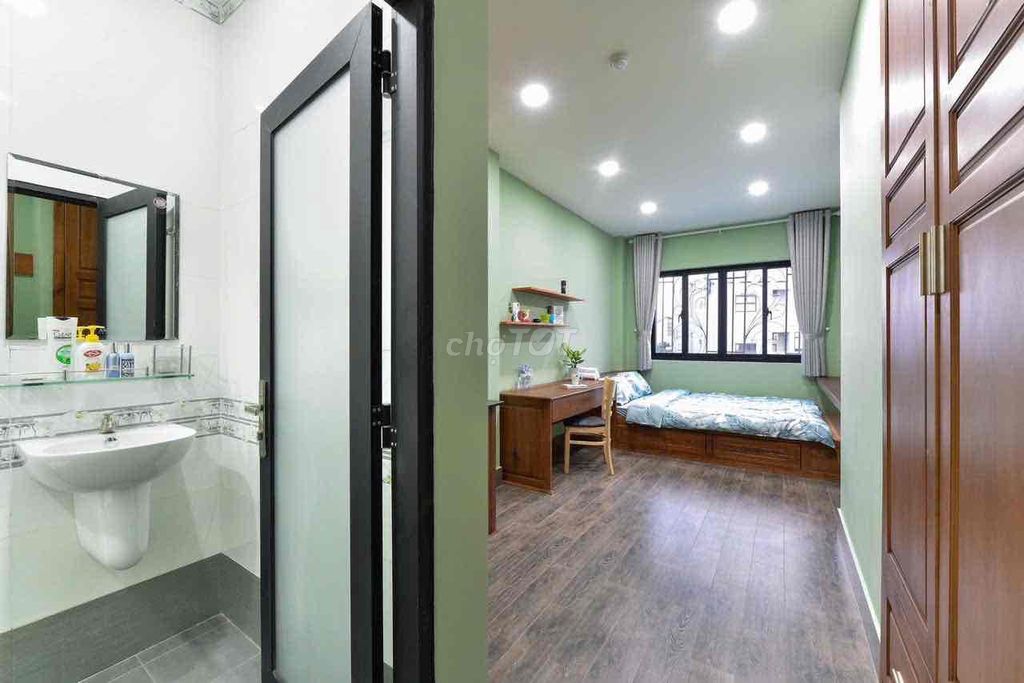 A large window bedroom with an elevator near LePrestine, Pea Pea!