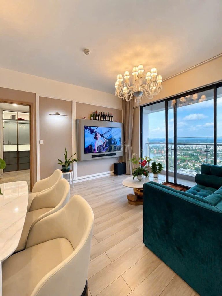 Rent three bedrooms. Two bathrooms. Full interior.