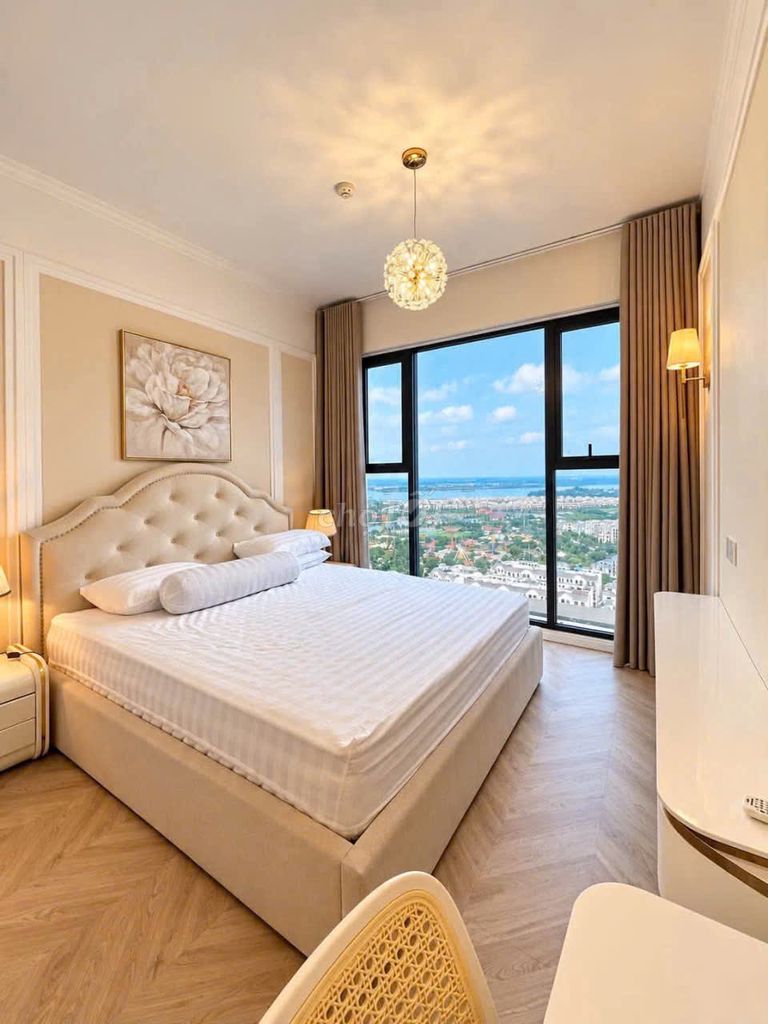 Rent three bedrooms. Two bathrooms. Full interior.