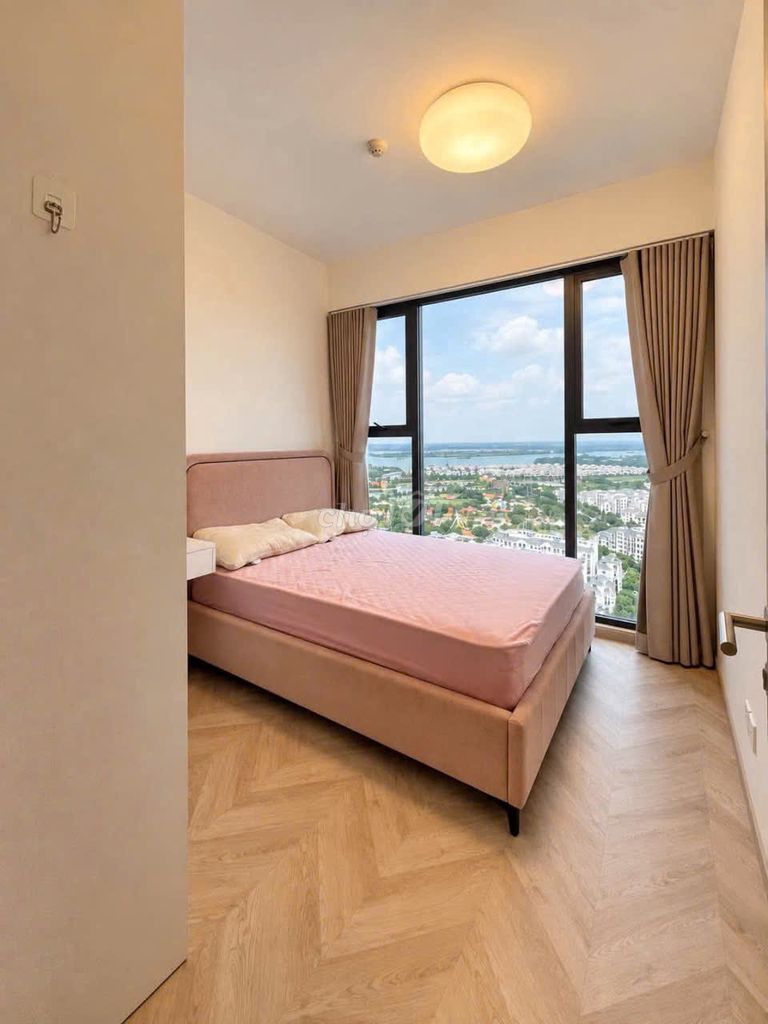 Rent three bedrooms. Two bathrooms. Full interior.