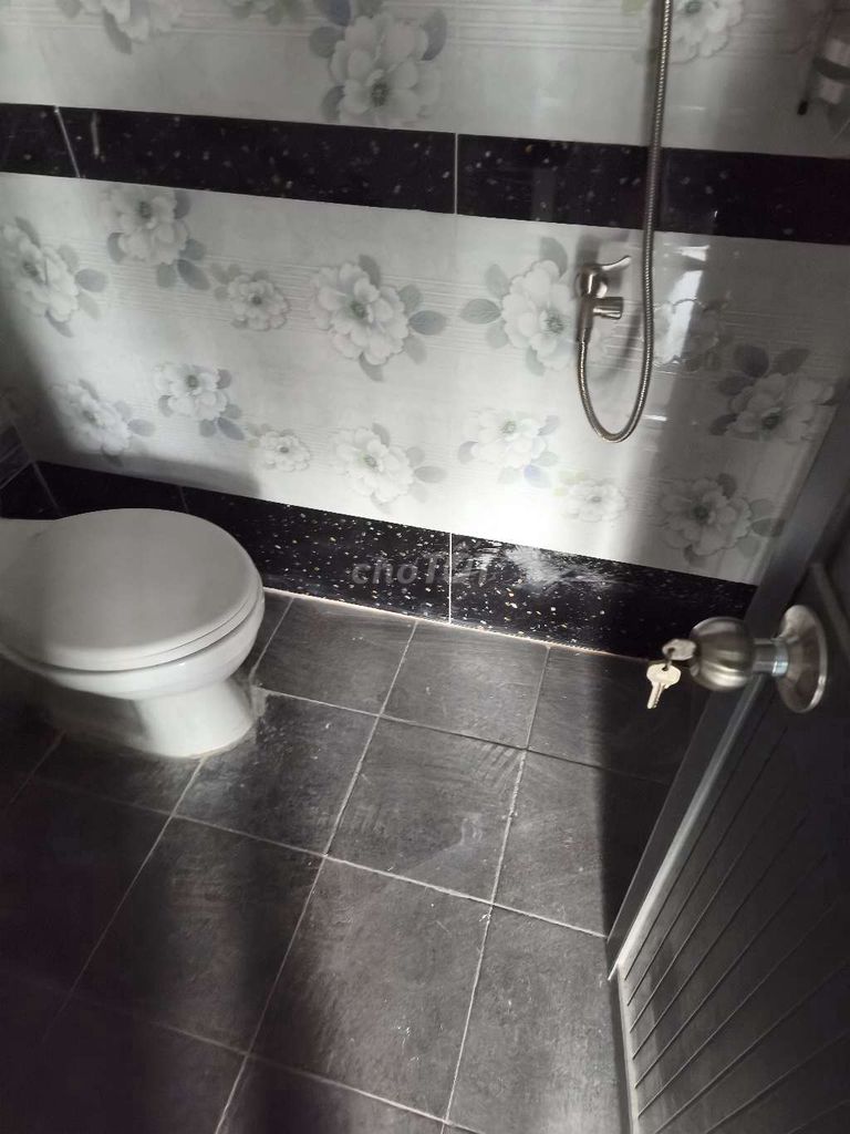 Our own balcony studio, elevators, new house, 50 meters from metro.