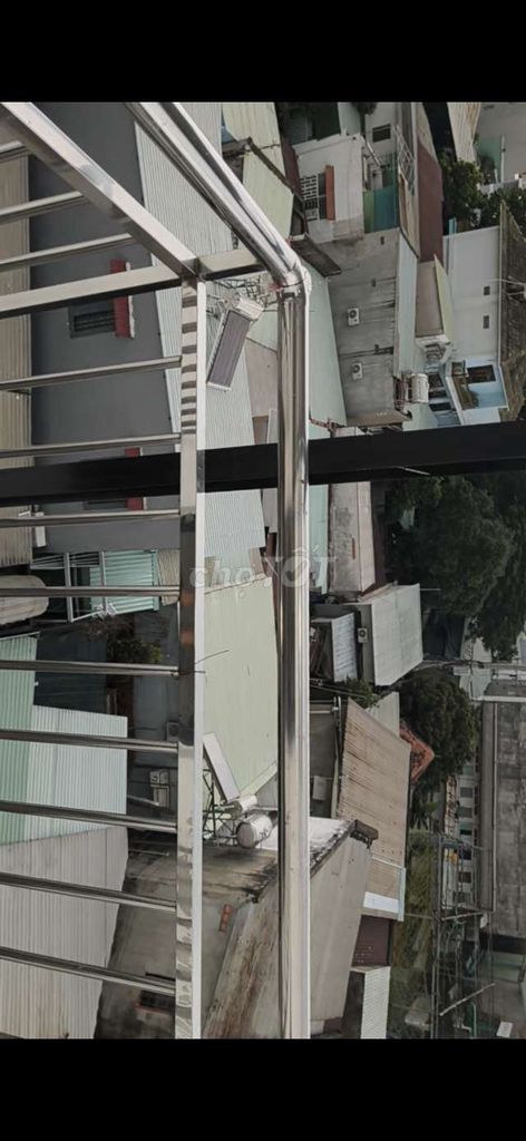 Our own balcony studio, elevators, new house, 50 meters from metro.