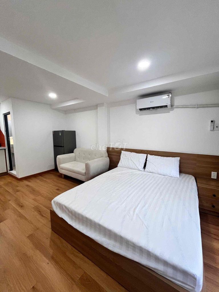 Rent the flat full open-bared furniture near the cheap county 1 hospital.