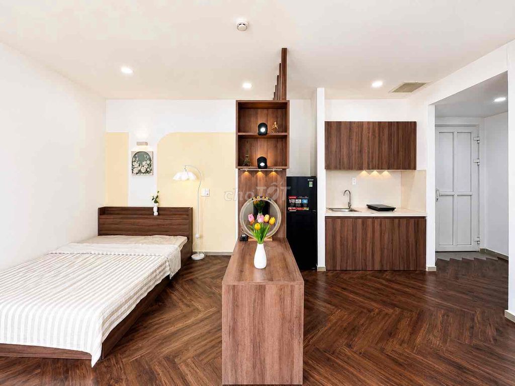 Rent a kitchen room-door security guard at Tân Quý, aeon