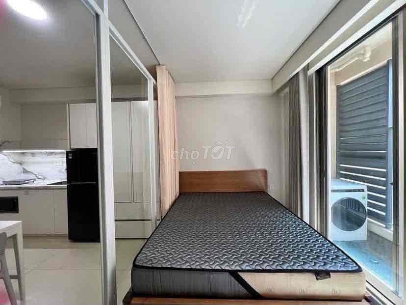 The apartment. A kitchen bedroom with a washing machine by the market.