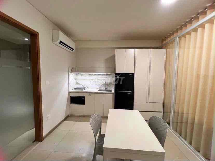 The apartment. A kitchen bedroom with a washing machine by the market.