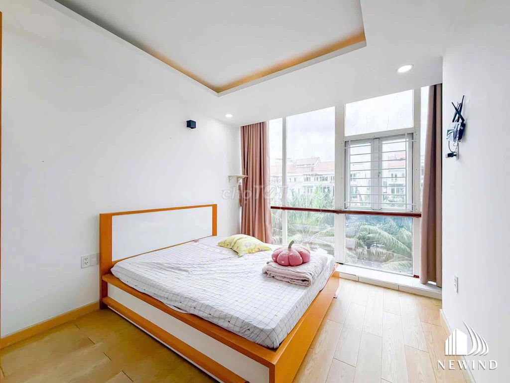 The new mini apartment built Full of the top one bedroom near the V.N. Bridge. Oof!