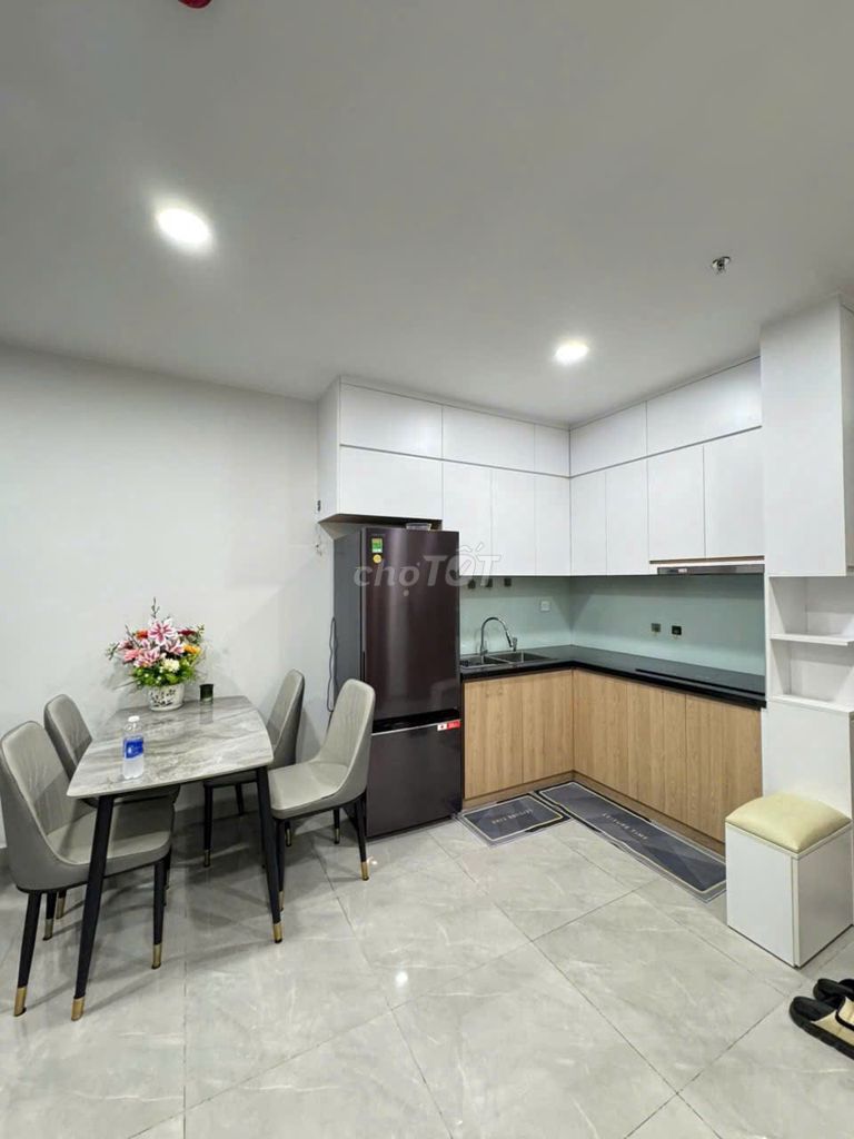Picity building. 60 meters two bedrooms. Full interior. Nine million.