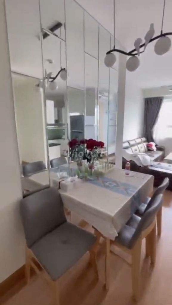 Topaz Elite apartment - 2 bedroom 2 bathrooms with 13 million clothes - 11/11 in it.