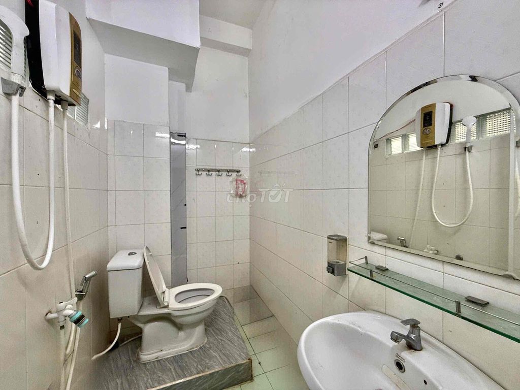 Rent the 2th Bedrooms. Clean the private washing machine in Sư Vạn Hạnh.
