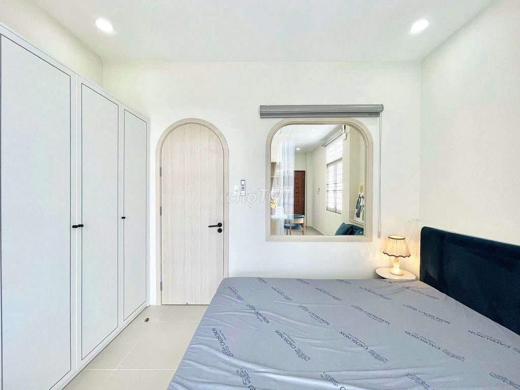 The apartment translates the interior near the flexible empty center