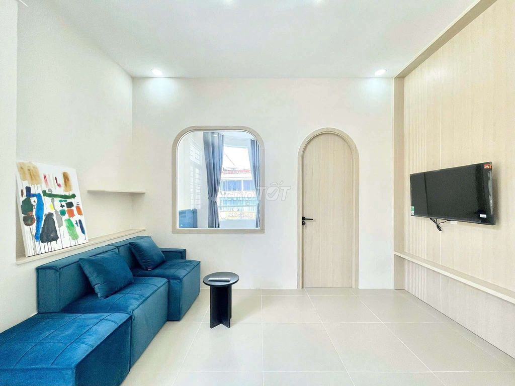 The apartment translates the interior near the flexible empty center