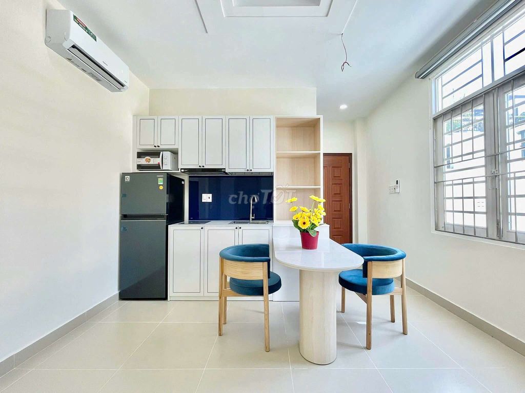 The apartment translates the interior near the flexible empty center