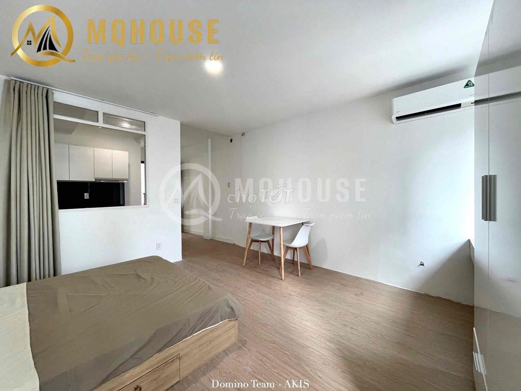 Hot - super wide - big bandon studio - full high - security interior